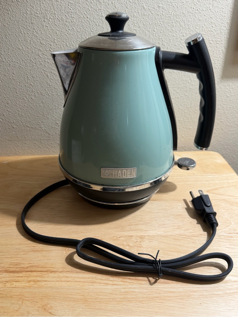 Hayden Mint Green Electric Kettle - Retro Serveware